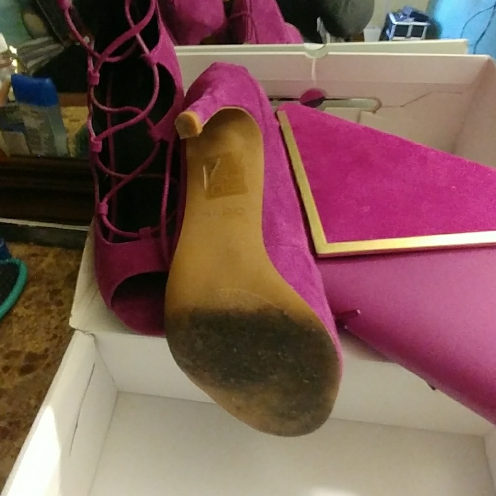 Shoes - Picture 4 of 6